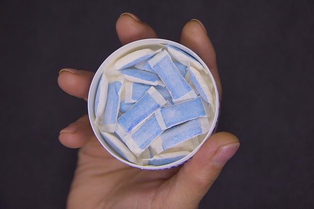 Tobacco-Free Nicotine Dip Pouches help in hand